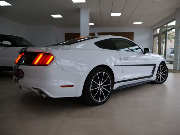 Ford Mustang Eco Boost 2.3i 310 cv - Imagen 4